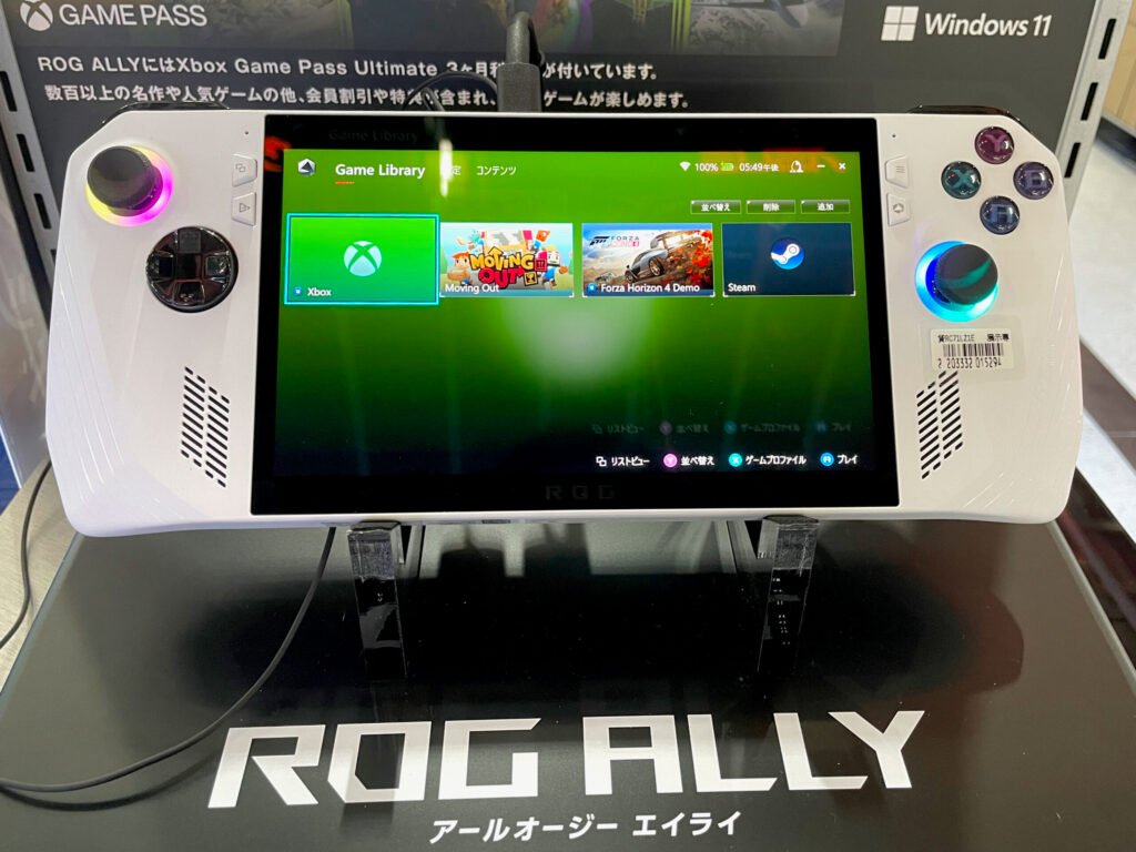 Original ASUS ROG Ally, one of the AMD handhelds that can flash SteamOS 3.9